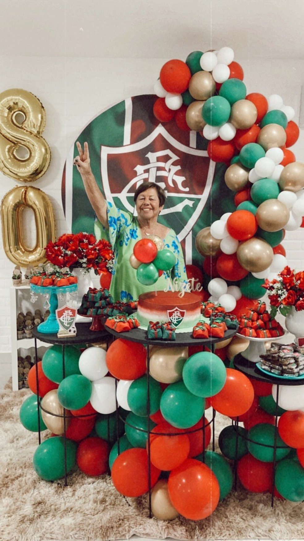 Em 2022, Dona Nizete fez uma festa toda do Fluminense para comemorar 80 anos — Foto: Arquivo Pessoal