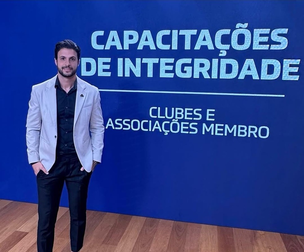Hudson Santos em curso de capacitação da CBF