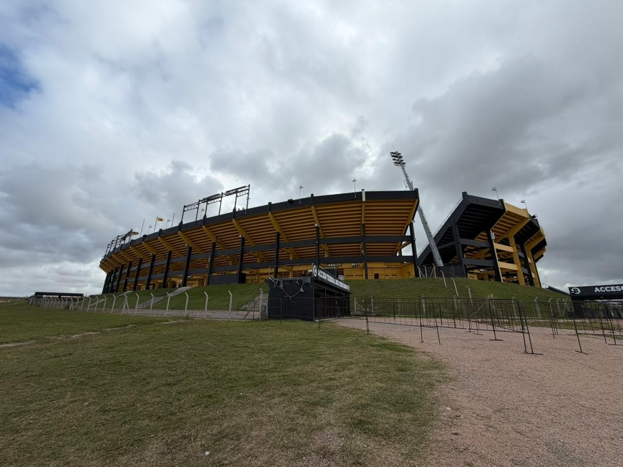 Explorando a Simplicidade: A Casa do Peñarol, Rival do Corinthians na Libertadores