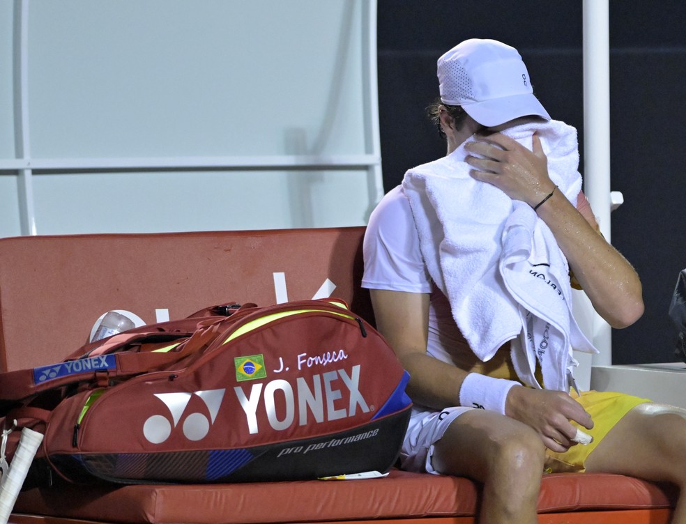 João Fonseca na derrota para Alexandre Muller no Rio Open — Foto: André Durão