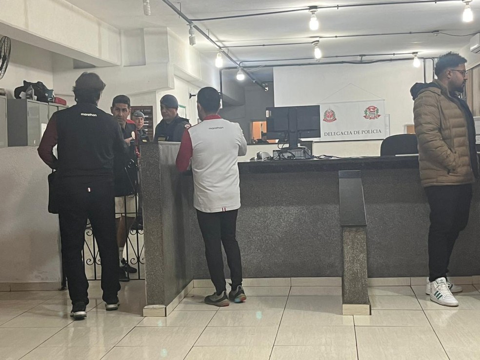 Preparador físico do Universitario na delegacia — Foto: Laura Fonseca