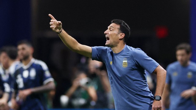 Scaloni em Inglaterra x Argentina