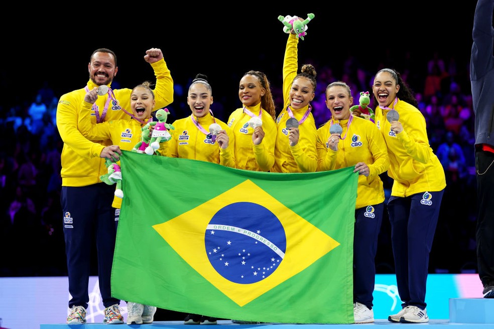 Com medalhistas olímpicos, Vôlei das Estrelas agita programação do Verão  Maior Paraná