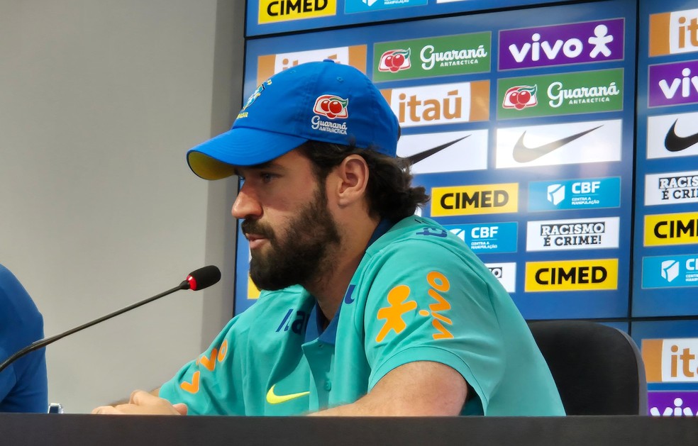 Goleiro Alisson em entrevista coletiva na seleo brasileira  Foto: Bruno Diniz