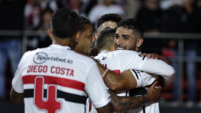 São Paulo impõe jogo, vence Franca e provoca terceira partida na