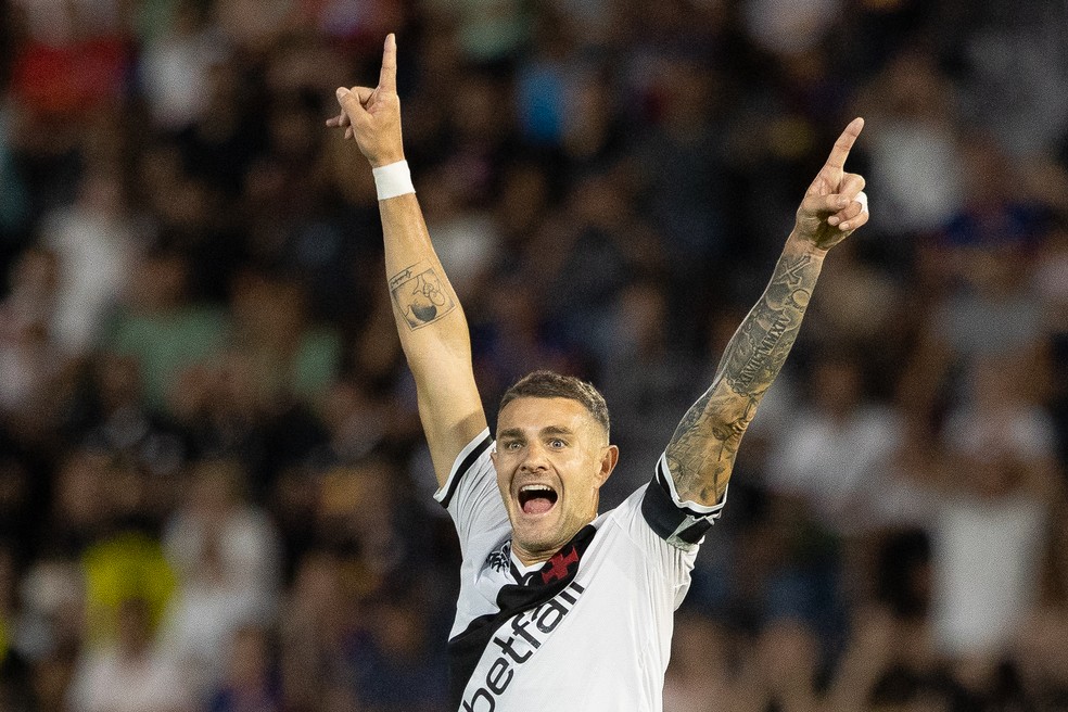 Vegetti em Bragantino x Vasco; Brasileirão 2025 — Foto: Joisel Amaral