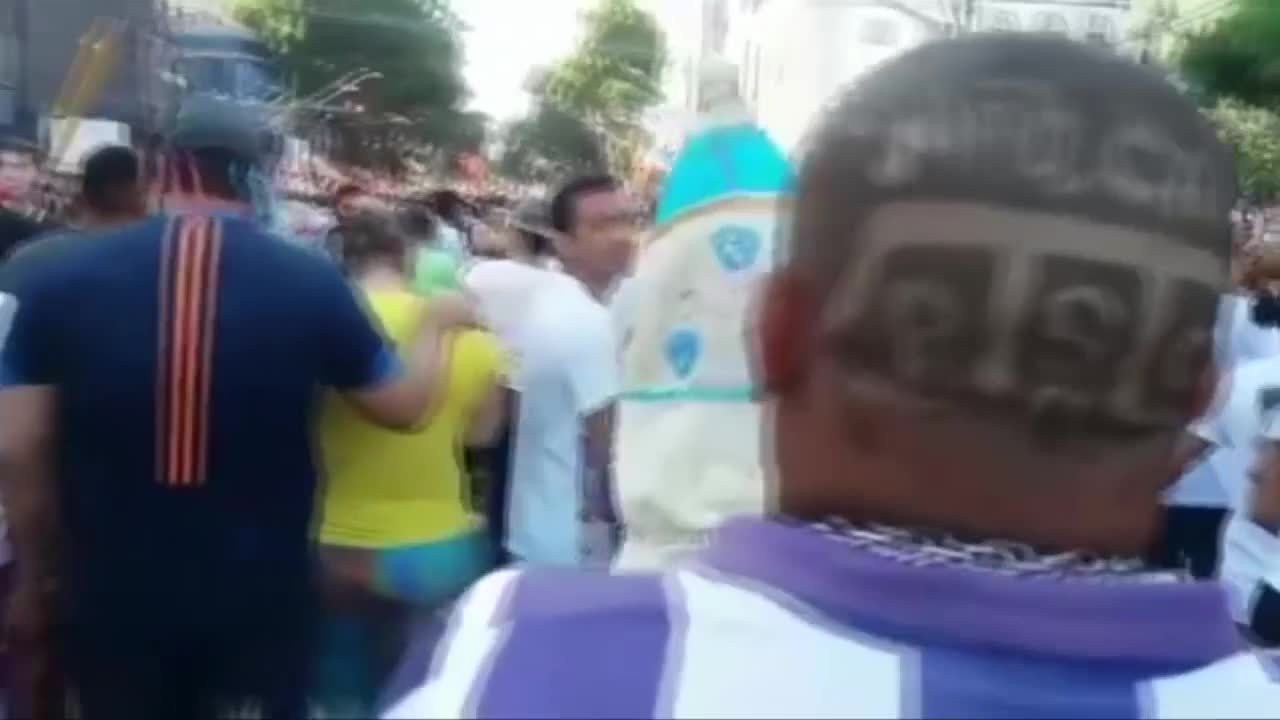 Torcedor do Paysandu faz cortebetnacional aplicativocabelo inusitado para acompanhar o Círiobetnacional aplicativoNazaré