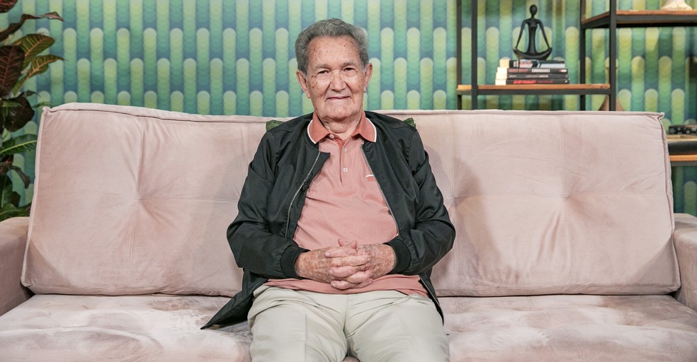 Léo Batista, de 92 anos, é um dos grandes nomes do jornalismo esportivo brasileiro — Foto: Manoella Mello/Globo