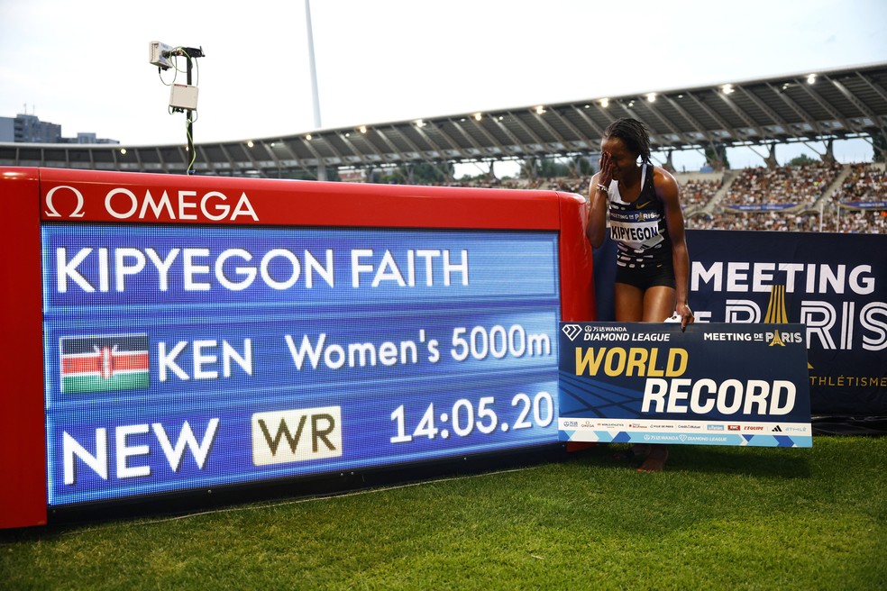  Faith Kipyegon recorde mundial 5000 metros diamond league paris — Foto: Reuters