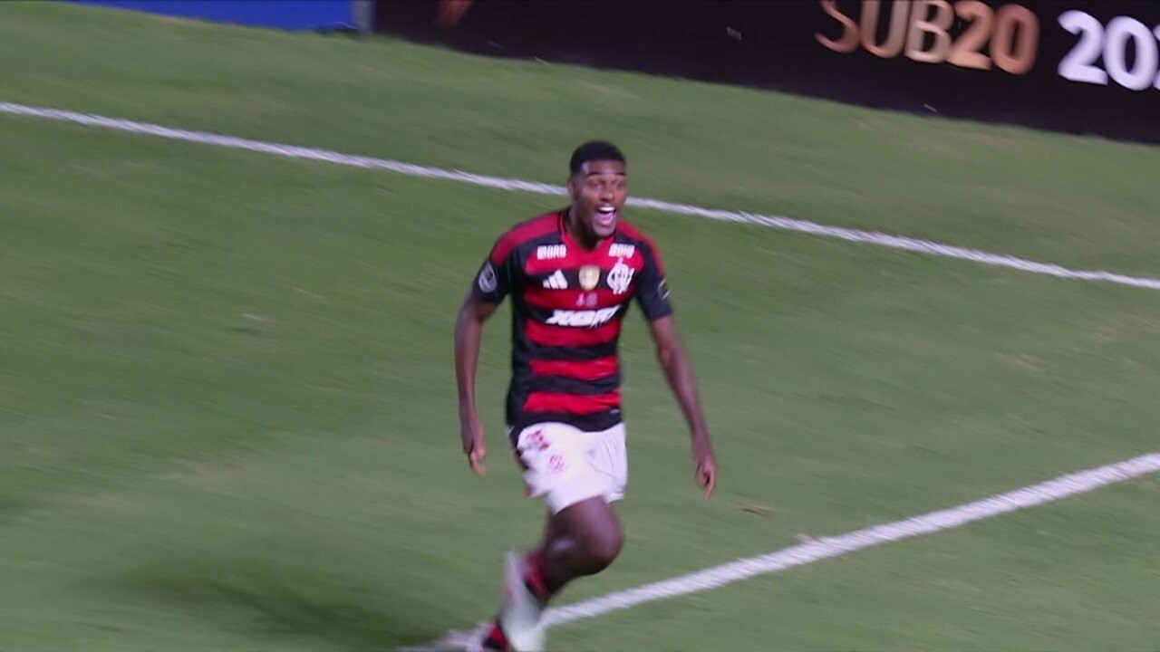 Gol na final da Libertadores Sub-20 motiva jogador a permanecer no Flamengo.