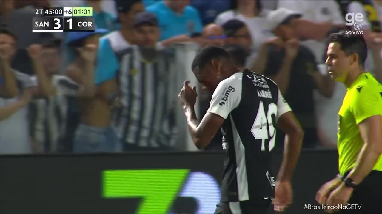 André é substituído após saída de campo com rosto sangrando em jogo Santos x Corinthians