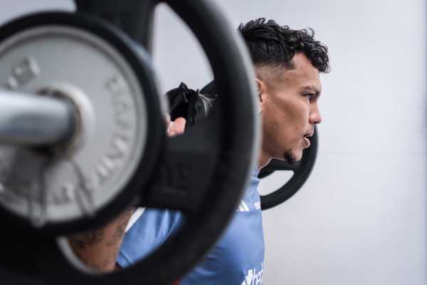 Desabafo de Veron sobre críticas físicas no Cruzeiro: Sempre mantive forma adequada