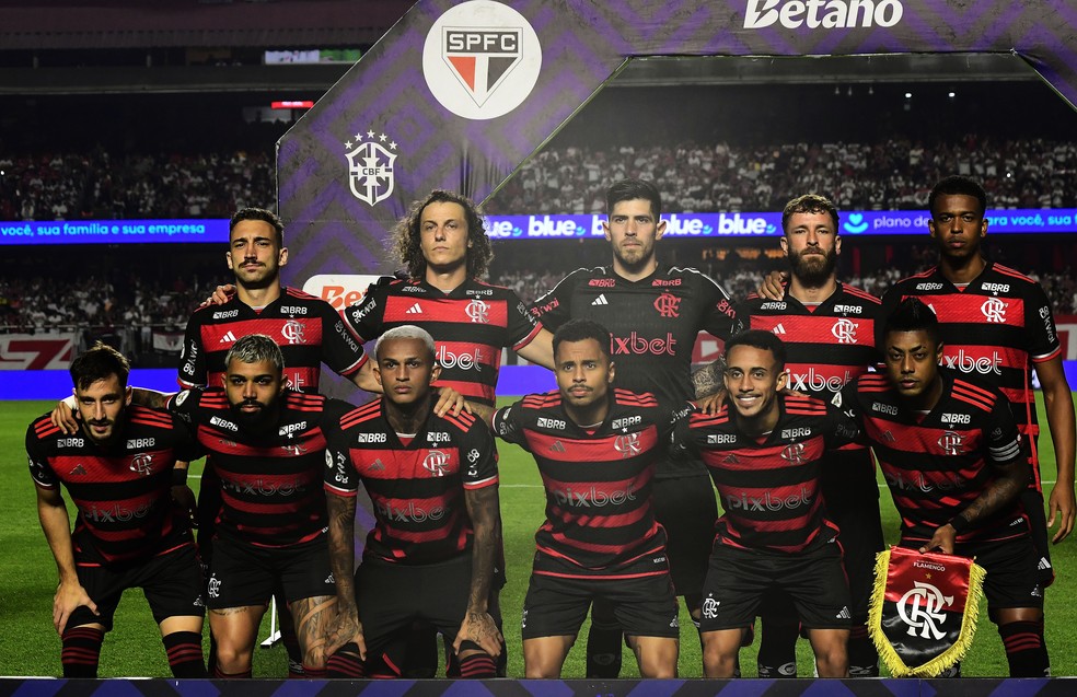 Titulares do Flamengo no jogo contra o S�o Paulo � Foto: Marcos Ribolli