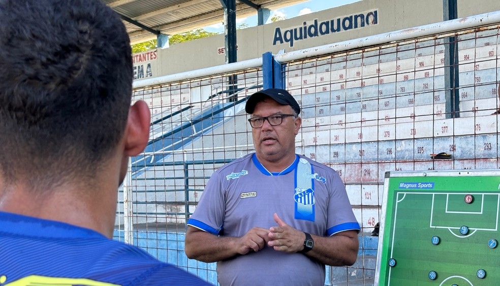 Treinador compara relação com a torcida com casamento. — Foto: Foto: Isabelly Melo/geMS