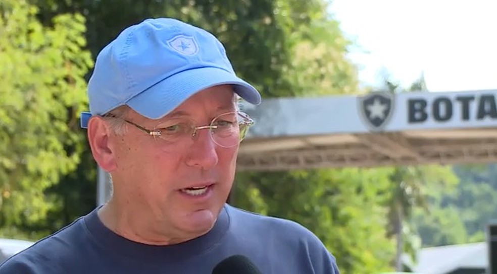 Textor foi ao treino do Botafogo nesta quinta-feira — Foto: Reprodução