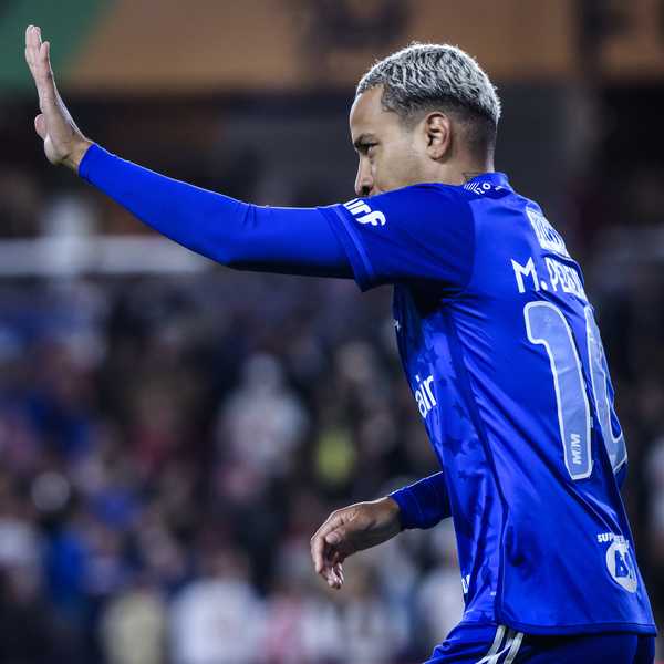 Cruzeiro mantém Matheus Pereira e impõe multa milionária em negociação.