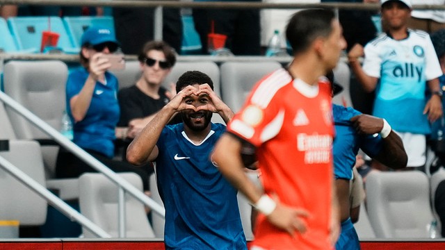 Reece James faz 1 a 0 para o Chelsea sobre o Benfica