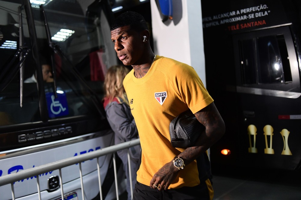 São Paulo descarta rescisão com Arboleda e avalia negociação na próxima janela