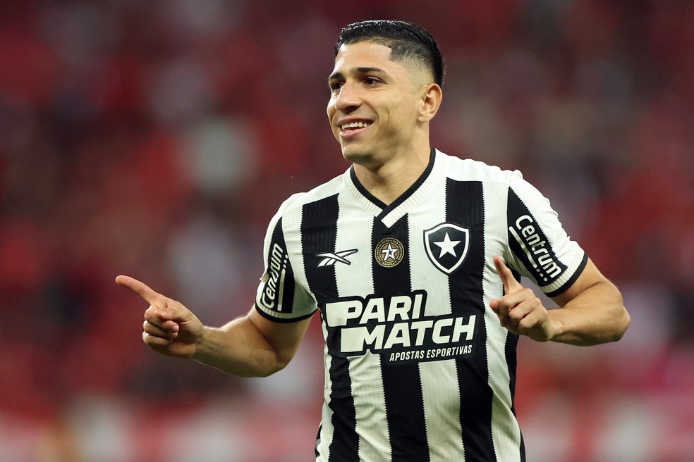 Savarino comemora gol do Botafogo contra o Internacional, pelo Brasileir�o � Foto: V�tor Silva/Botafogo