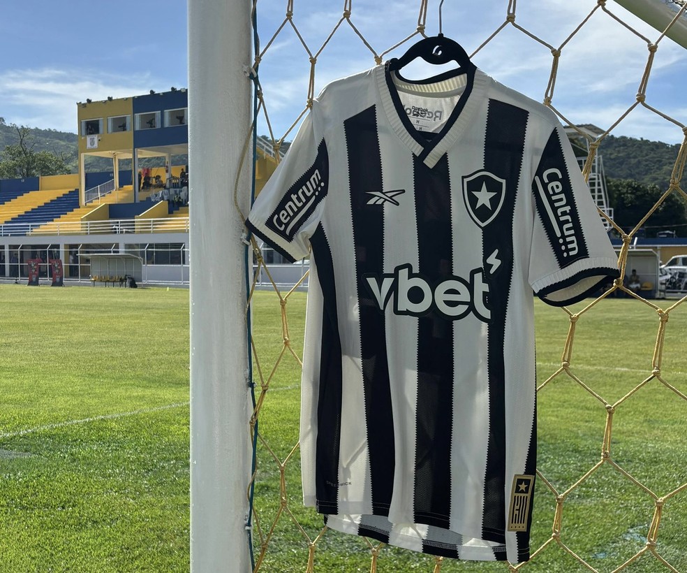 Camisa do Botafogo sem símbolo do "V de vitória" — Foto: Botafogo