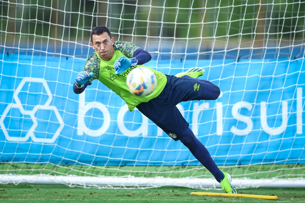 Marchesín em treino do Grêmio — Foto: Lucas Uebel/Divulgação Grêmio