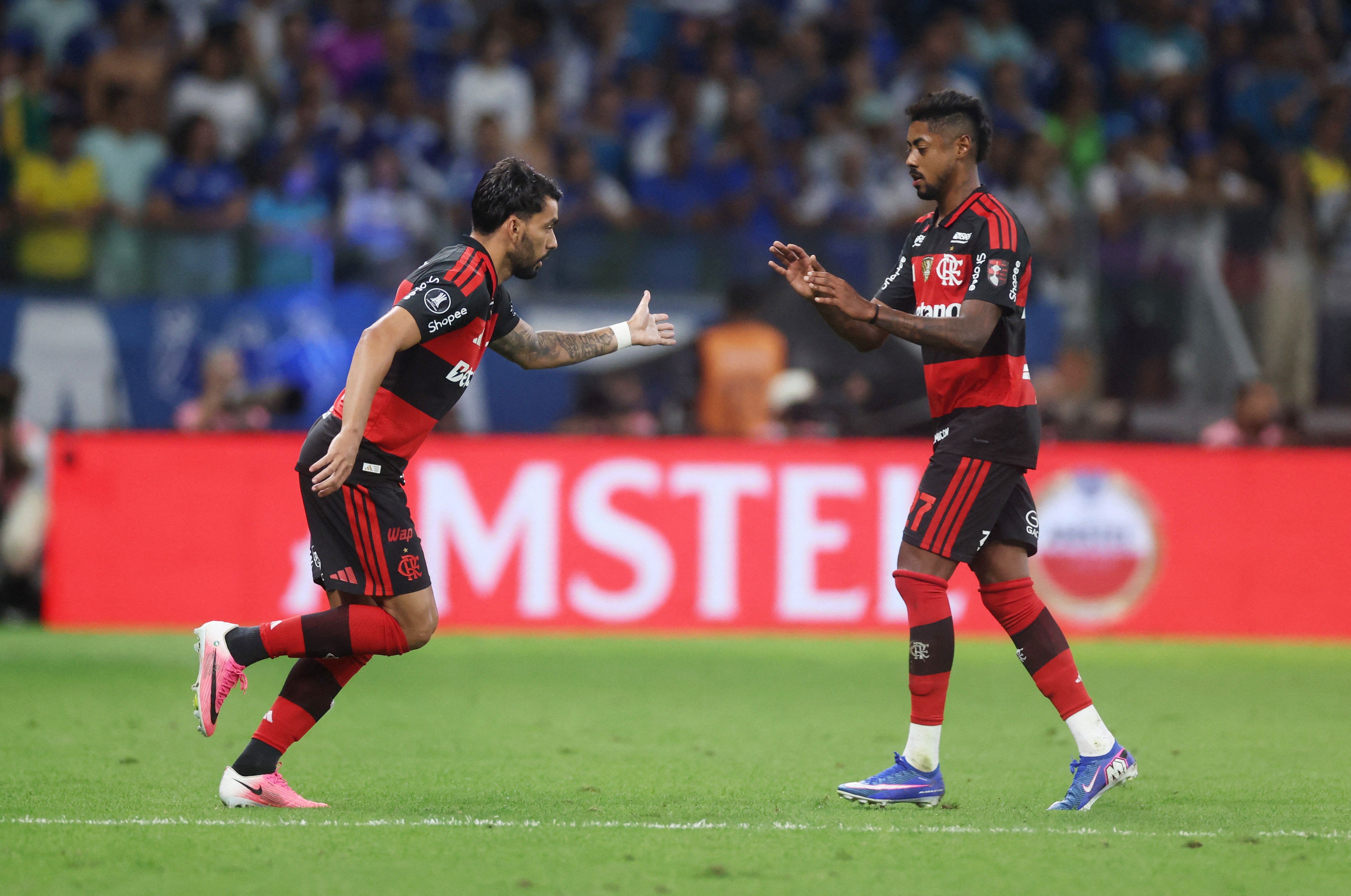 Jovens promessas do Cruzeiro brilham em empate que evidencia disparidade com o Flamengo na Libertadores