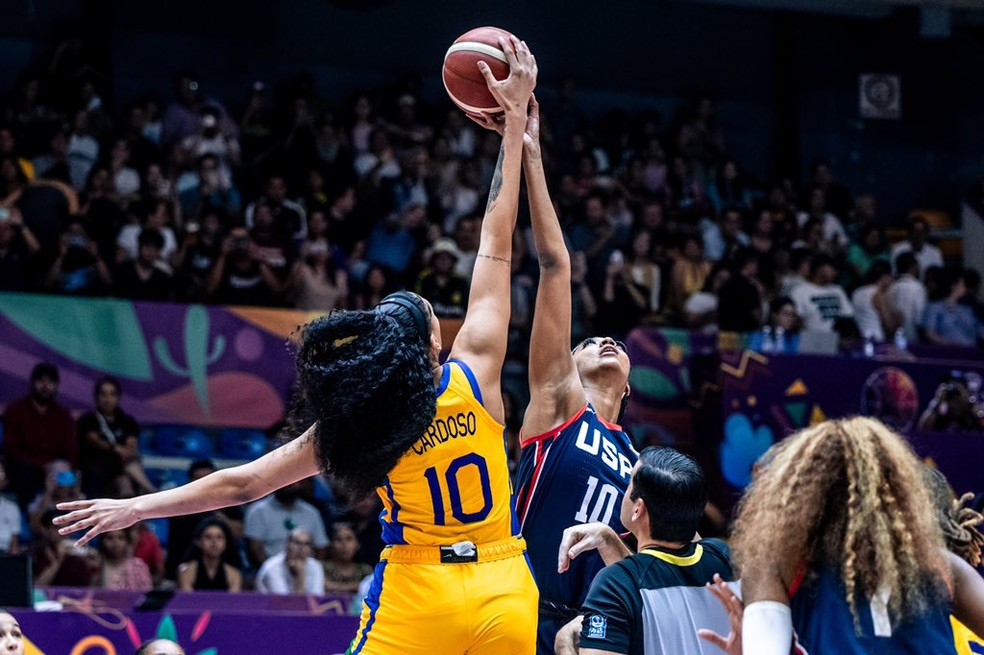 Brasil e EUA fizeram segundo quarto equilibrado — Foto: Divulgação/FIBA
