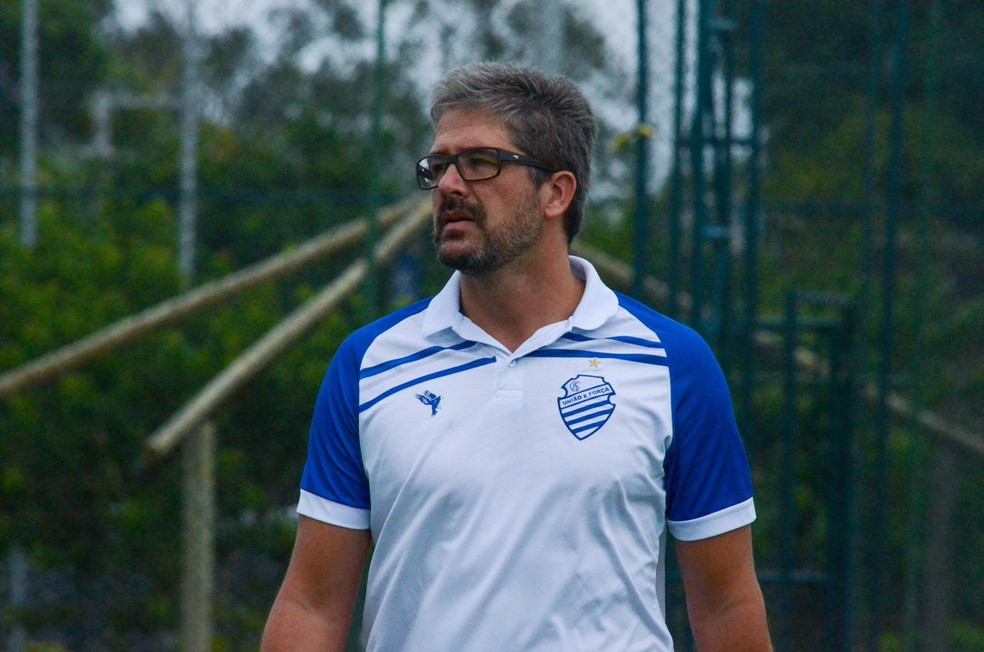 Mirian afirma que chegada de Pastana ao dia a dia do CSA pode contornar a crise no futebol — Foto: Augusto Oliveira/CSA