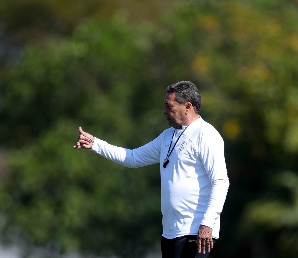 Vanderlei Luxemburgo em treino do Corinthians — Foto: Rodrigo Coca/Ag.Corinthians