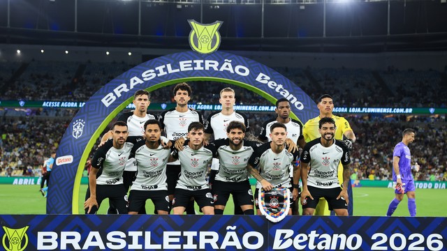 Time posado do Corinthians em jogo contra o Fluminense