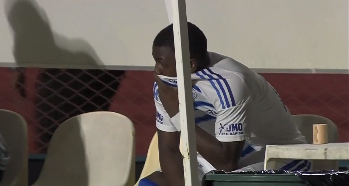 Villarreal chora no banco: a dor de um craque em busca do primeiro gol pelo Cruzeiro