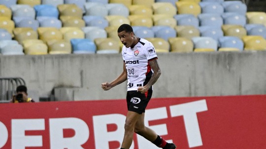 Cotado para substituir Alerrandro, Janderson ainda busca fazer valer promessaqual o melhor jogo para ganhar dinheiro no pixbetchegada ao Vitória