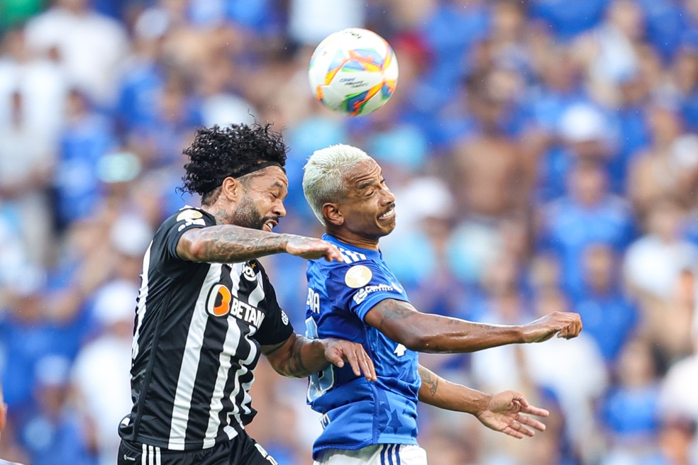 Otávio, do Atlético, e Matheus Pereira, do Cruzeiro