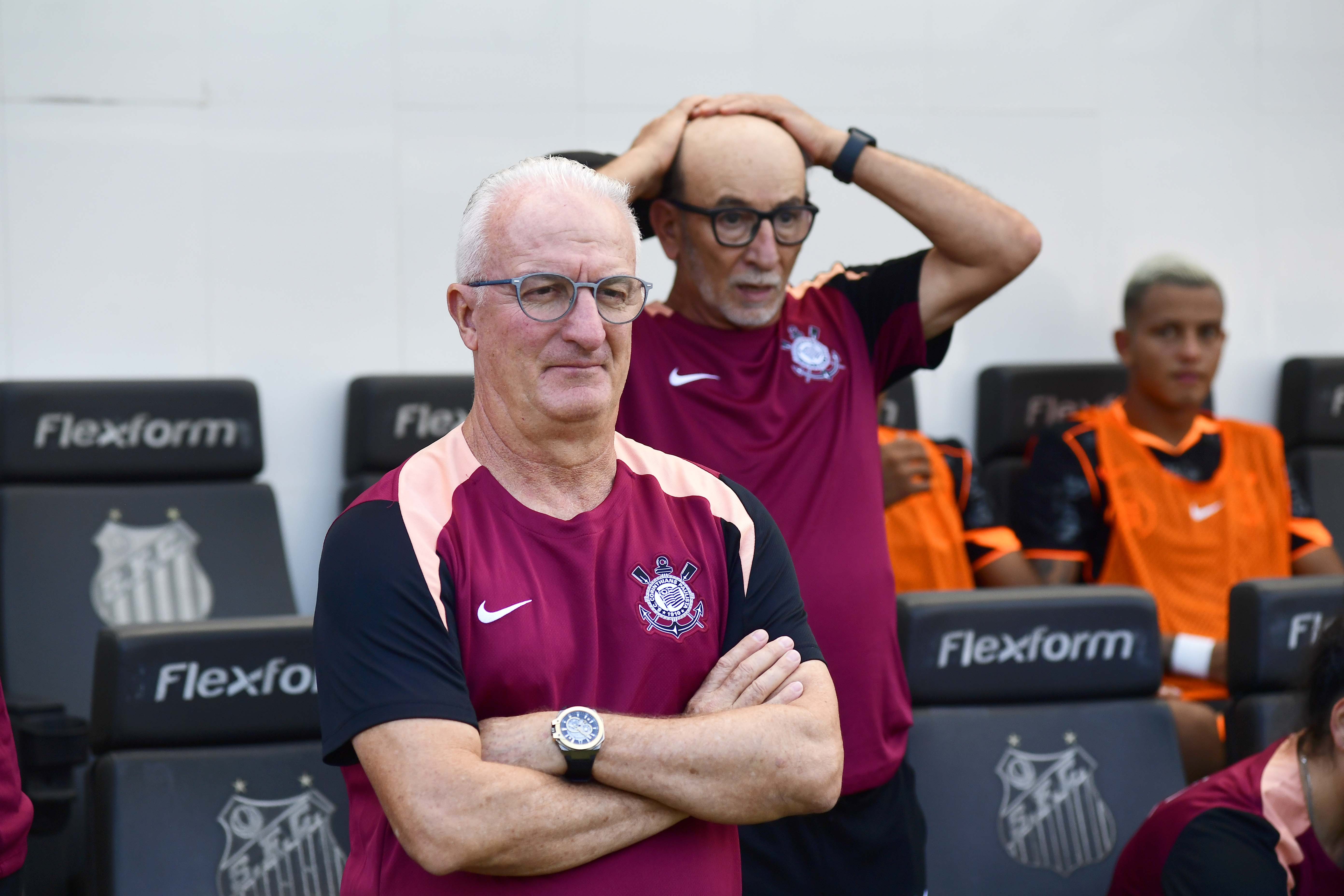 Dorival vê jogo controlado do Corinthians na Vila e minimiza pressão | Ge