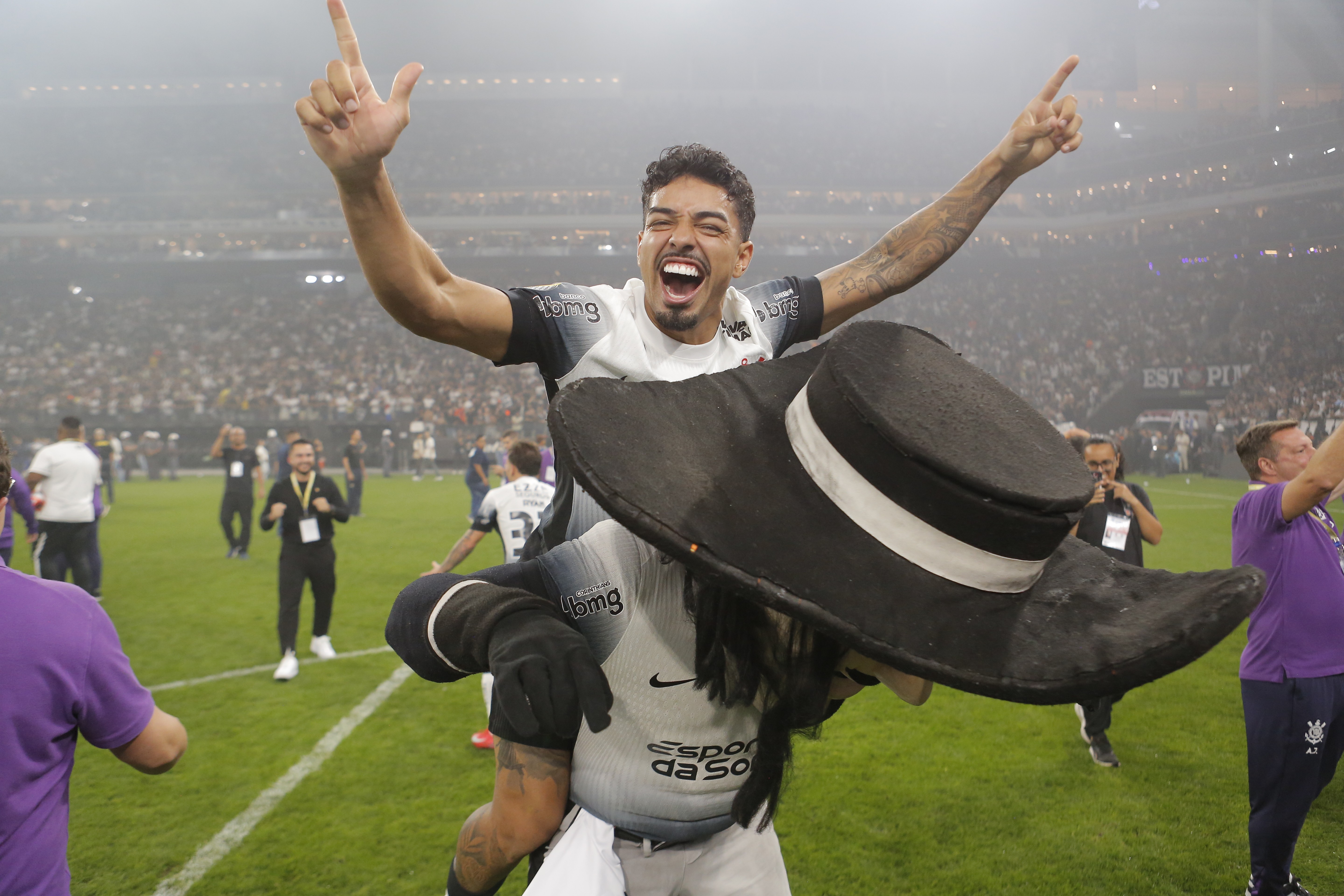 MOMENTO DECISIVO NO TIMÃO! Diretoria corre contra o tempo para resolver pendências importantes nos bastidores!