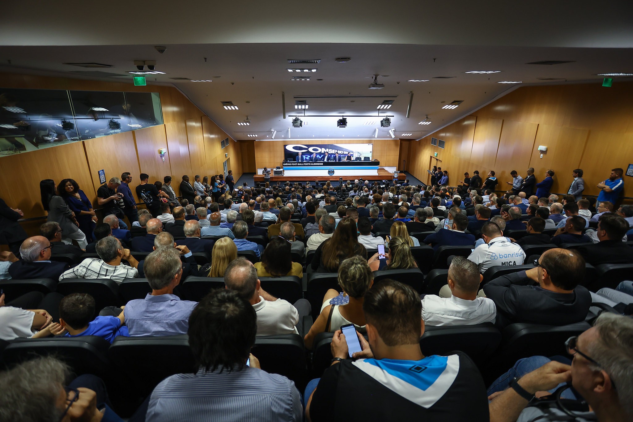 Grêmio reduz déficit financeiro em 73% no segundo trimestre de 2026