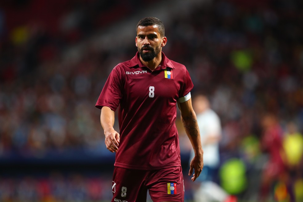 Tomás Rincon em ação pela Venezuela — Foto: Getty Images