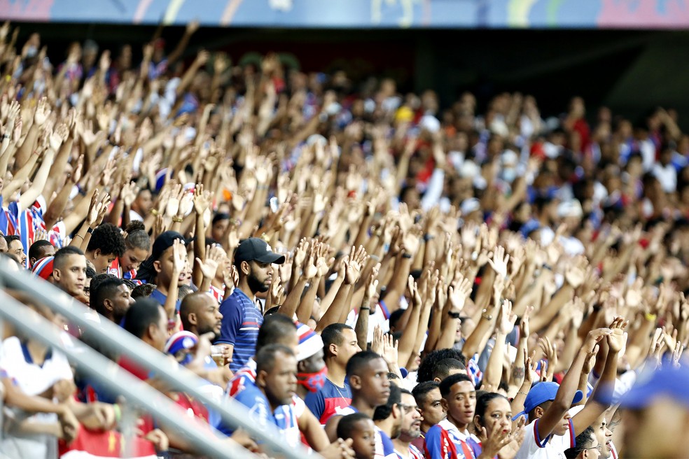 Em jogo da taça, Vitória faz a festa da torcida e complica Sport na Série B