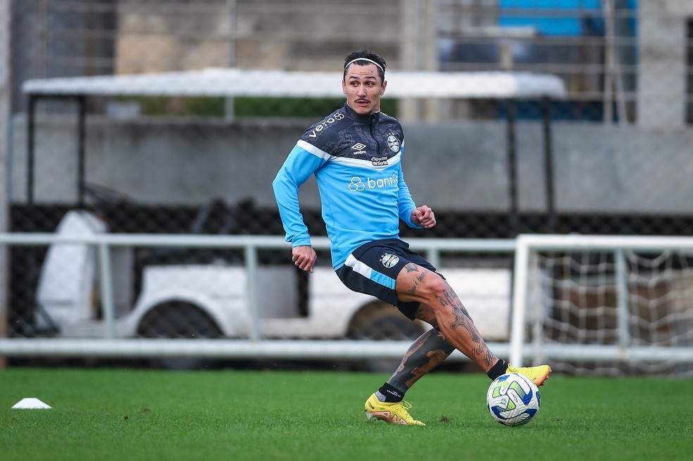 Vina em treino do Grêmio — Foto: Lucas Uebel/Divulgação Grêmio