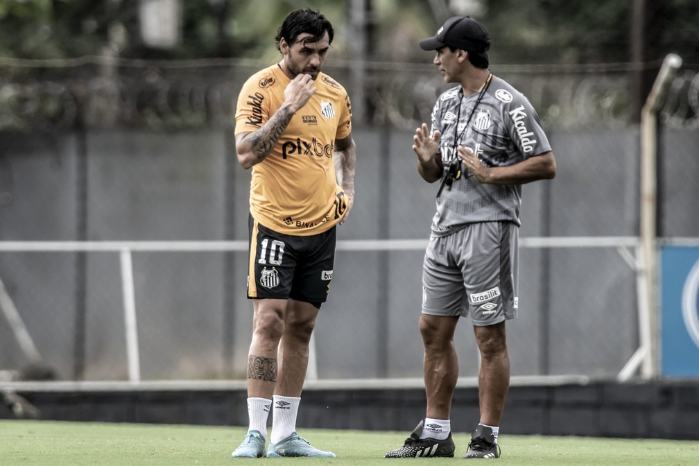Santos acerta salários e encaminha contratação de Bryan Angulo
