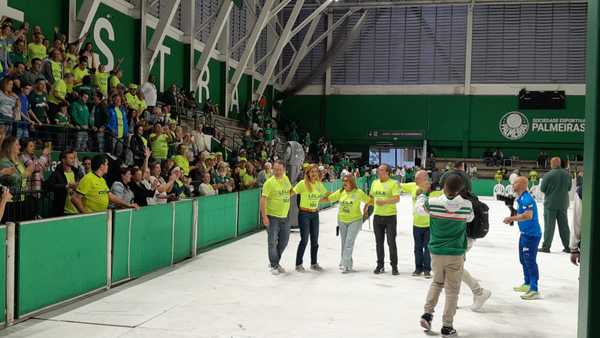 Reeleição de Leila promete diálogo com Abel por renovação no Palmeiras