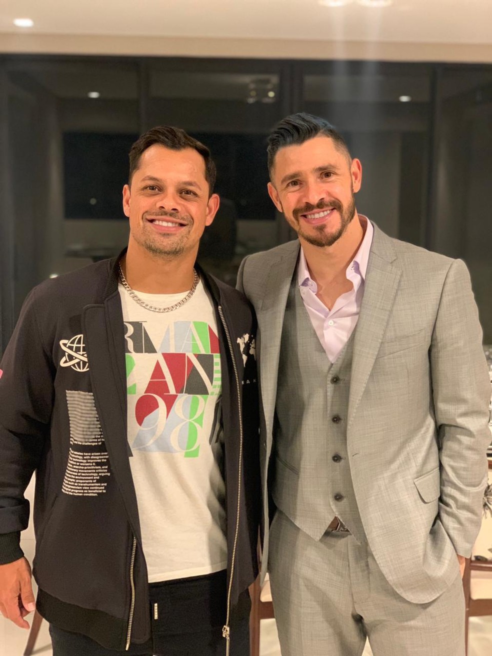 Evertinho com o irmão Giuliano, meia do Corinthians — Foto: Arquivo pessoal