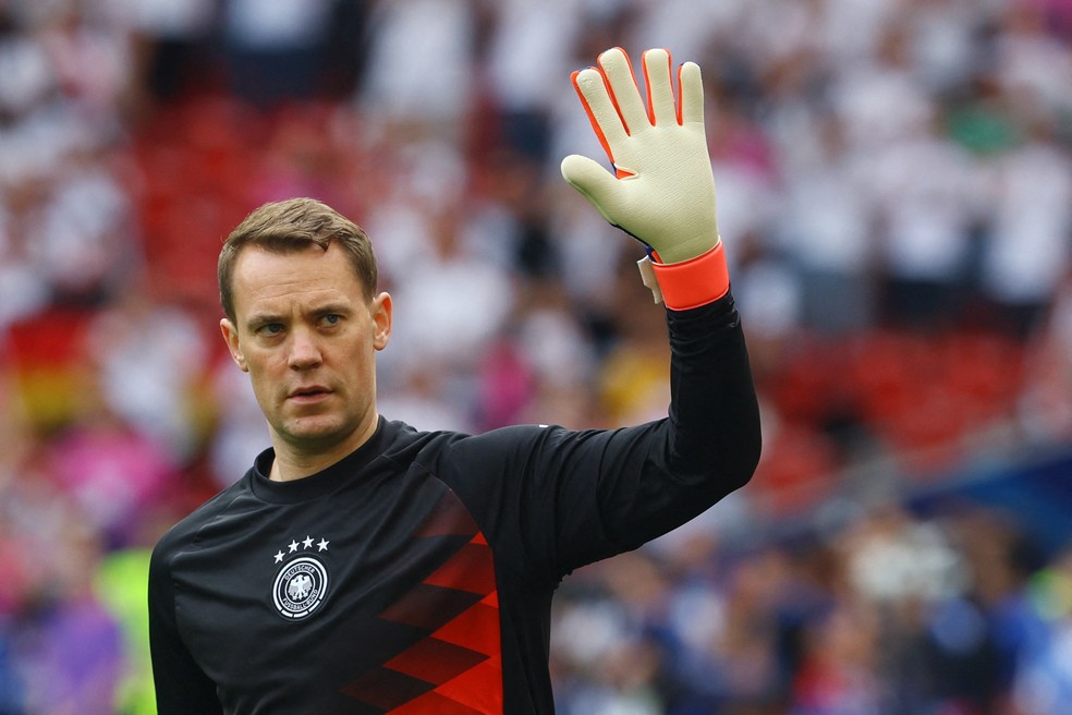 Neuer no aquecimento — Quarentões da Copa
