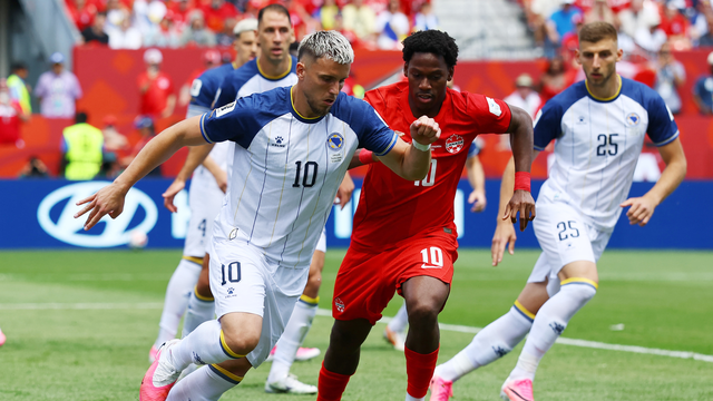 Bósnia segura o Canadá e ficam no empate na estreia da Copa