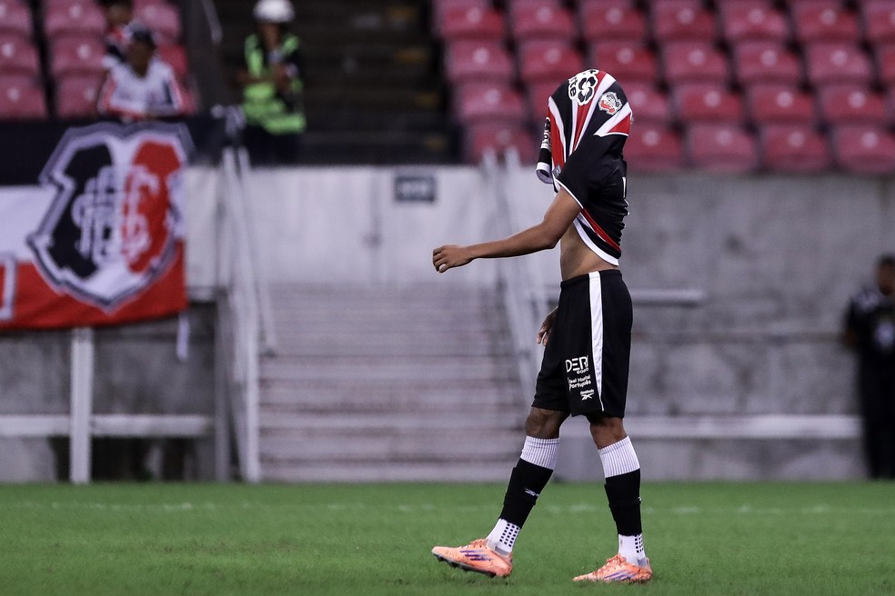 Santa Cruz é eliminado na segunda fase da Copa do Brasil e amplia crise — Foto: Rafael Vieira/AGIF