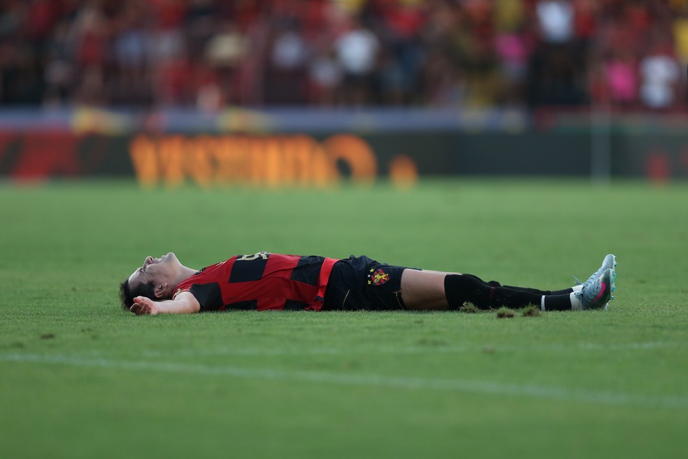 Pablo, do Sport, em jogo na Ilha do Retiro pelo Brasileirão — Foto: Marlon Costa/AGIF