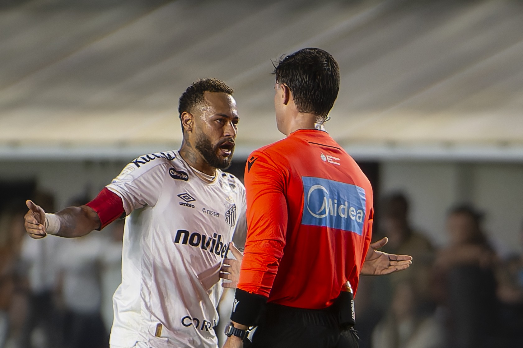 Abel sai em defesa de Carlos Miguel após derrota: "Ele já nos ajudou muito"
