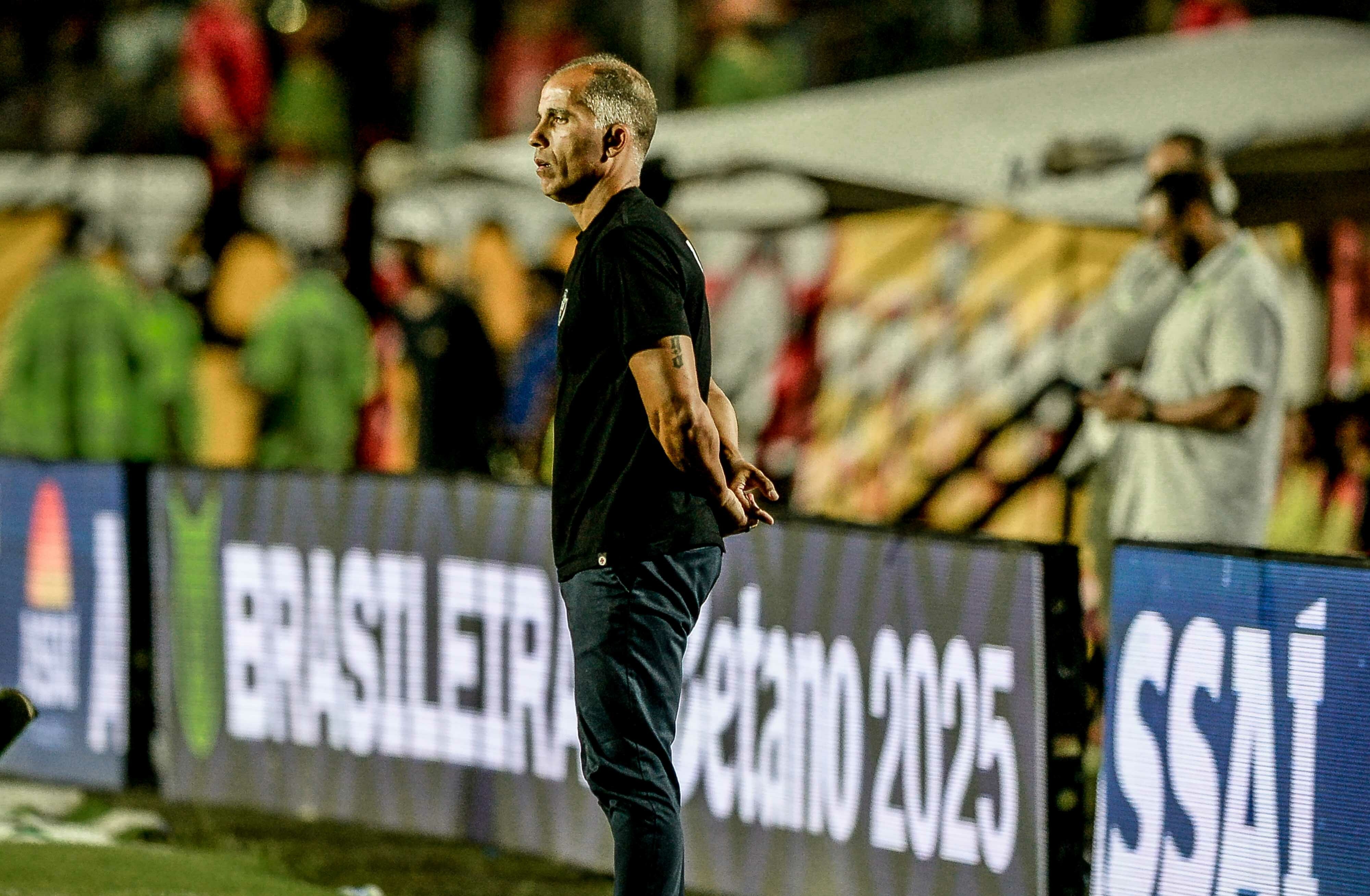 Felipe diz que jogadores do Vasco estão mentalmente abalados: 