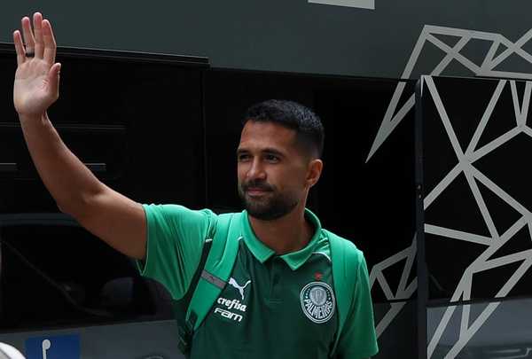 Palmeiras presta homenagem a Luan com placa e torcida canta seu nome