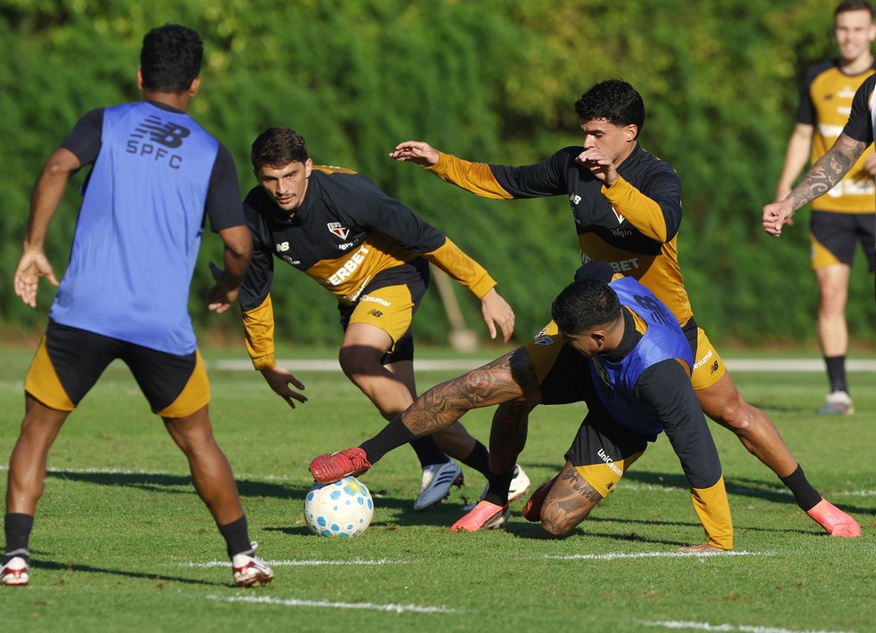 Elenco treinou no CT da Barra Funda — treino da intertemporada